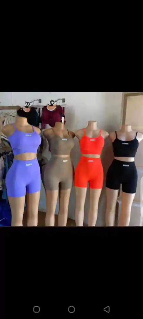 Complet chemise et chott - Couleurs Disponibles : Blanche, Noire, Grise, Rouge, Orange, Violette  - Pour Femme-Ref : 18668