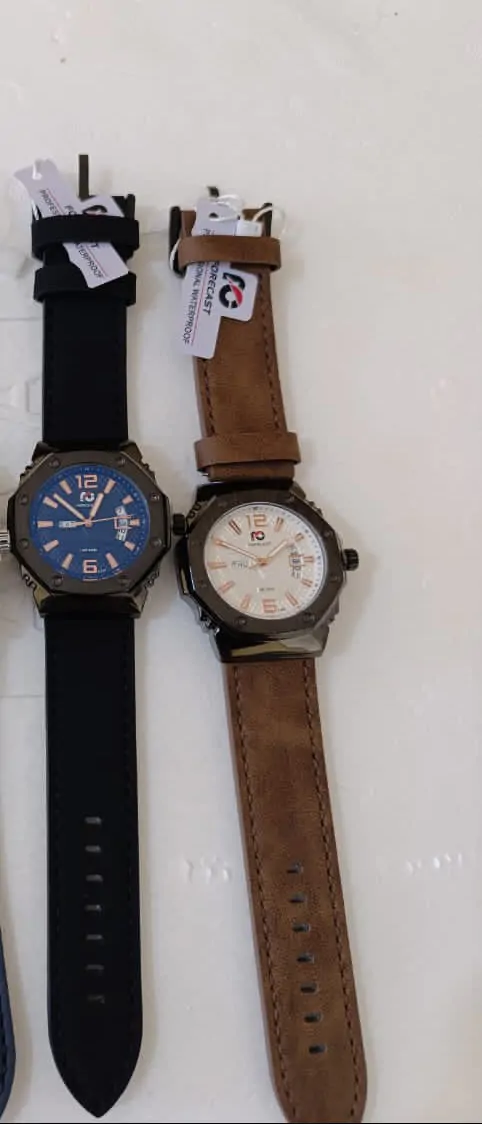 Montre - Couleurs Disponibles : Noire, Bleue, Marron, Autres  - Pour Femme, Homme-Ref : 19103 – Image 3