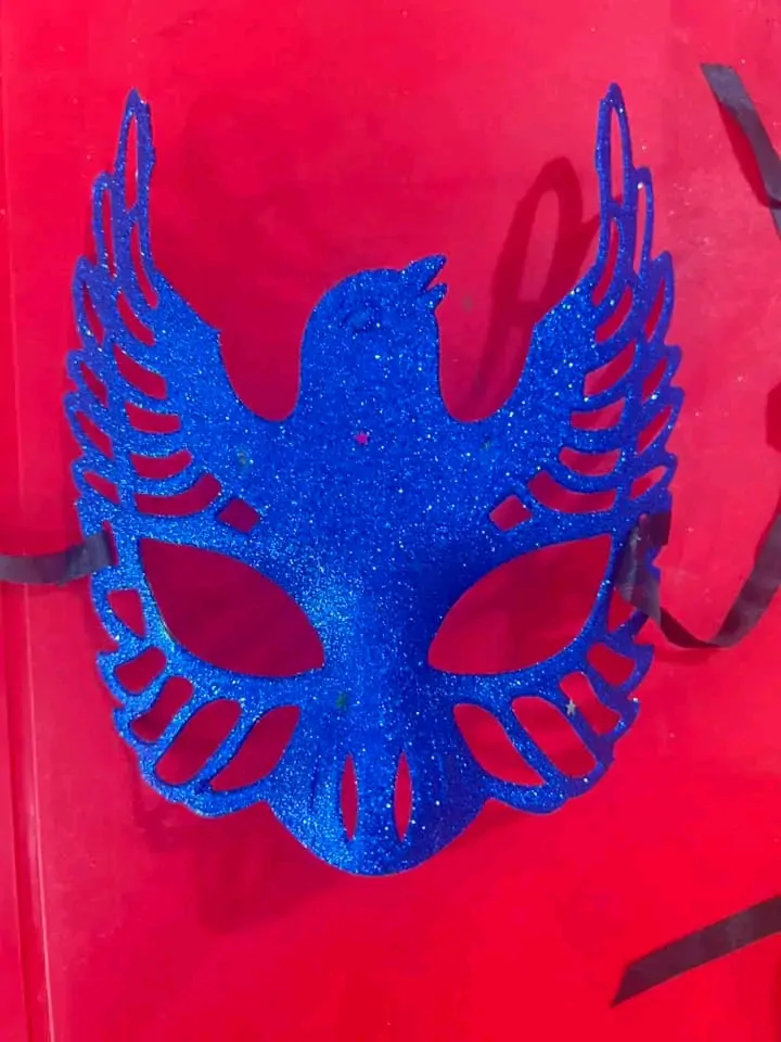 Les masques - Couleurs Disponibles : Noire, Rouge, Bleue, Jaune, Orange, Verte, Violette-Ref : 20925