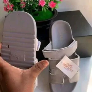 Chaussures class - Couleurs Disponibles : Blanche, Noire, Rose  - Pour Homme-Ref : 20937