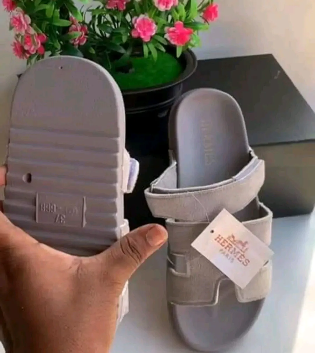 Chaussures class - Couleurs Disponibles : Blanche, Noire, Rose  - Pour Homme-Ref : 20937